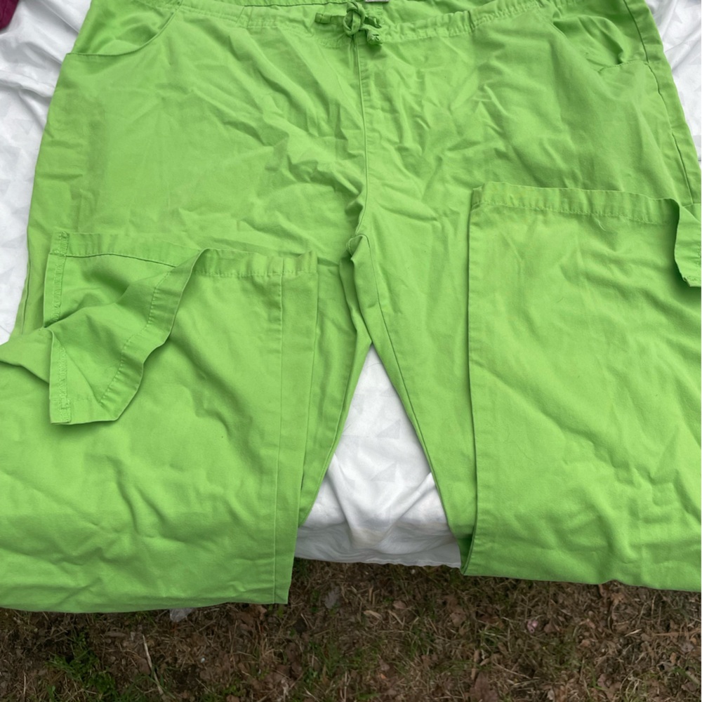 Scrub pants Bright Green Cargo Scrubs. M1